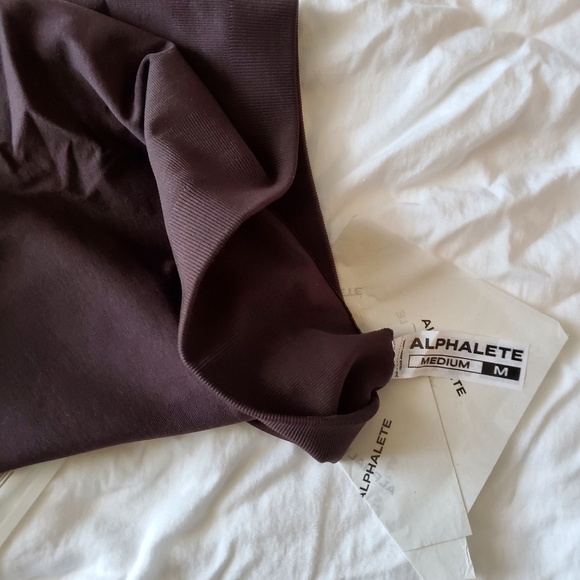 Alphalete Amplify 4.5" Seamless Shorts - Chocolate - Picture 7 of 8